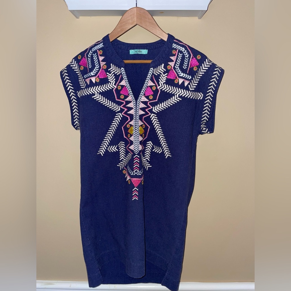 KARLIE NAVY TOP WITH DETAILING